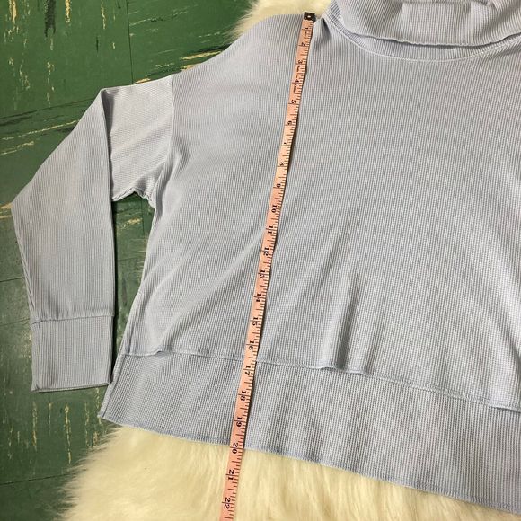 American Eagle Blue Thermal Shirt Womens Small Waffle Knit Stretch Hi Lo Winter - Picture 7 of 8